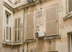 Comment installer une unité extérieure de climatisation en façade avec l’ABF ?